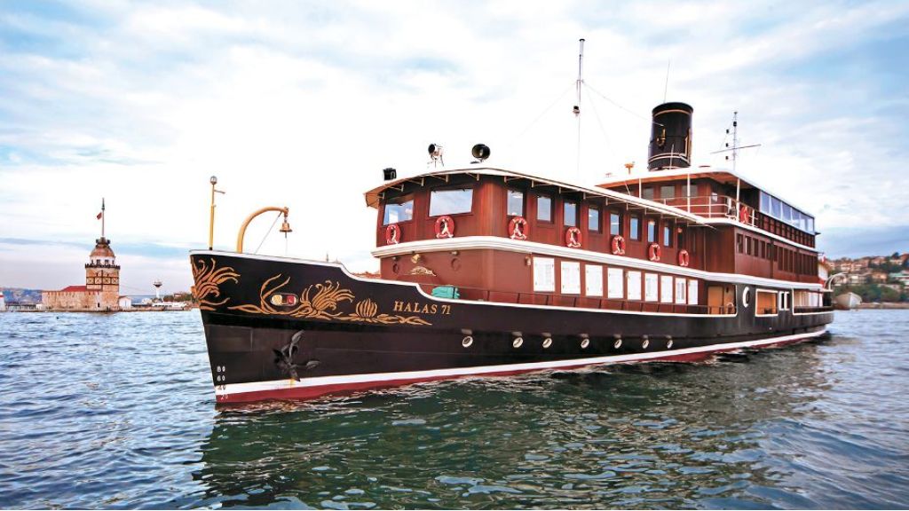 Halas Motor Yacht